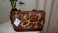 /products/cartera-cuero-detalles-de-curry-con-piel/